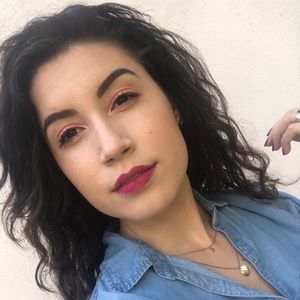 Meet your Posher, Caroline